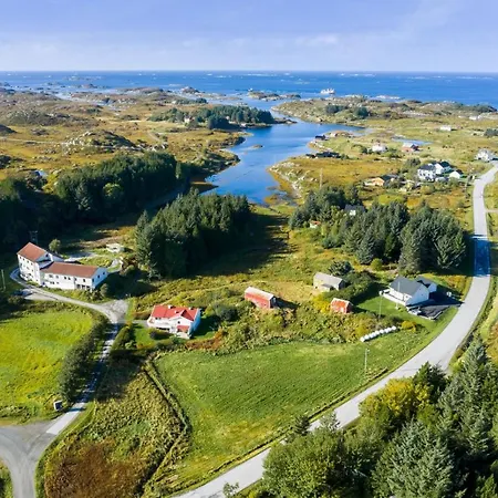 Apartmanhotel Vollvaagen Smola, Boat Included